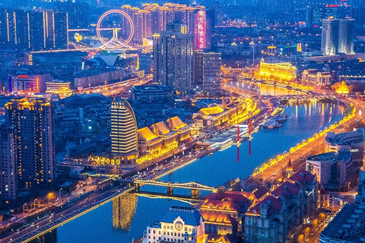 天津市民大会，尊敬的领导与市民朋友们共聚一堂