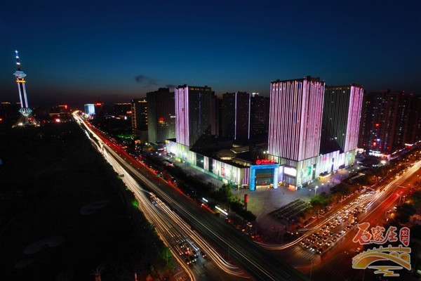 夜幕降临的石家庄街头风情掠影